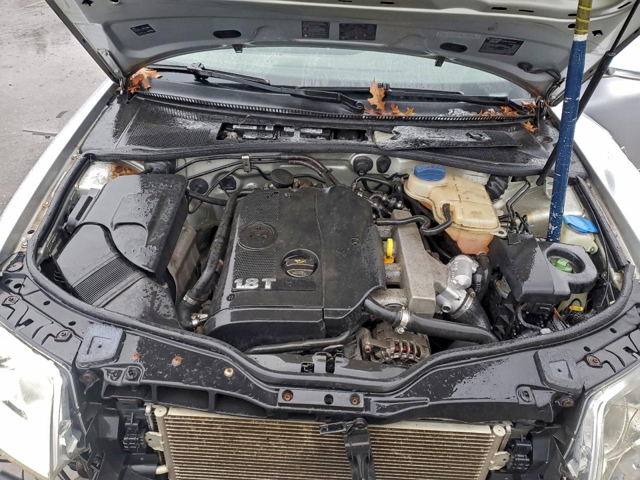 2004 VOLKSWAGEN PASSAT GLS photo 11