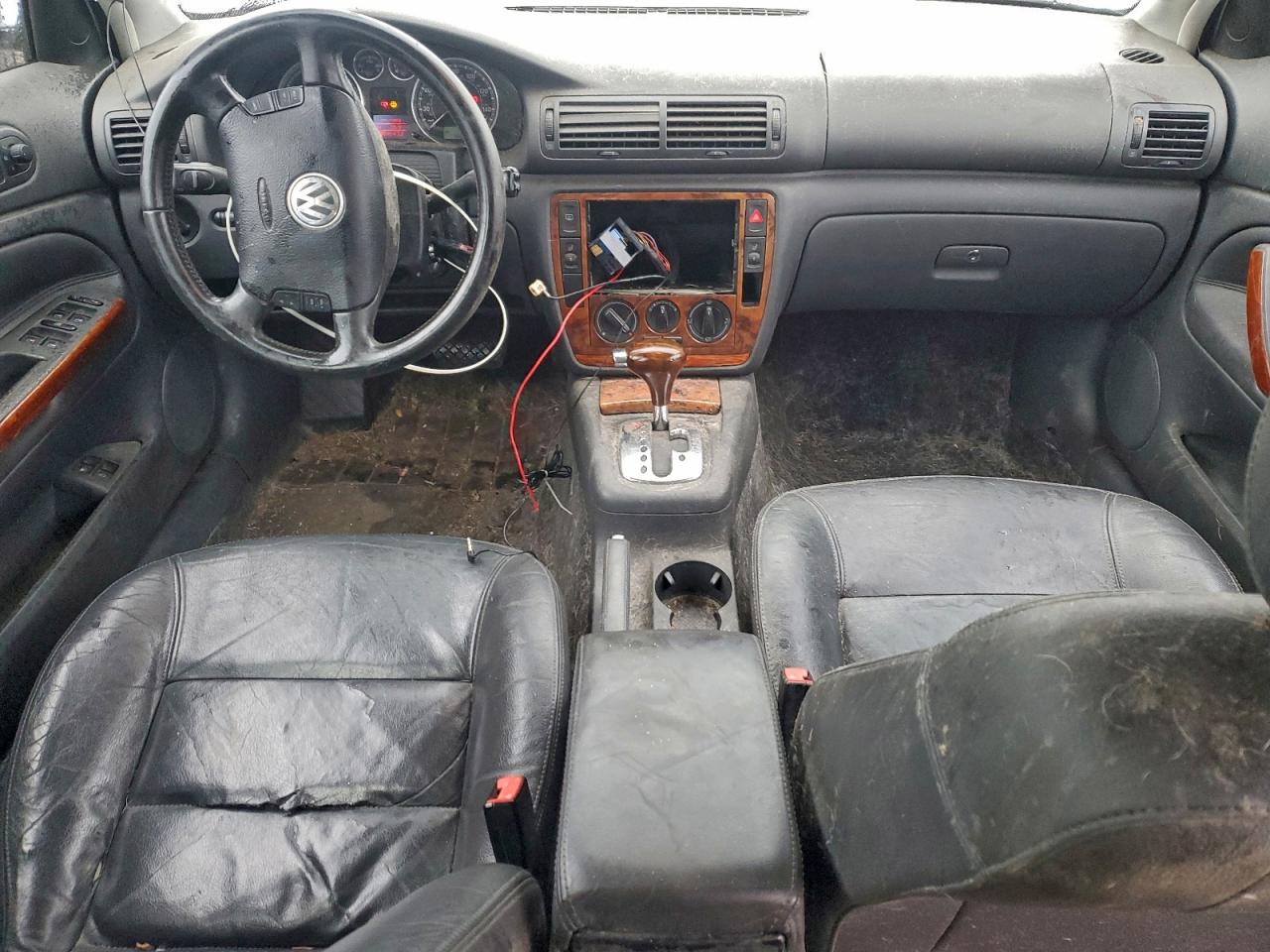 2004 VOLKSWAGEN PASSAT GLS photo 8