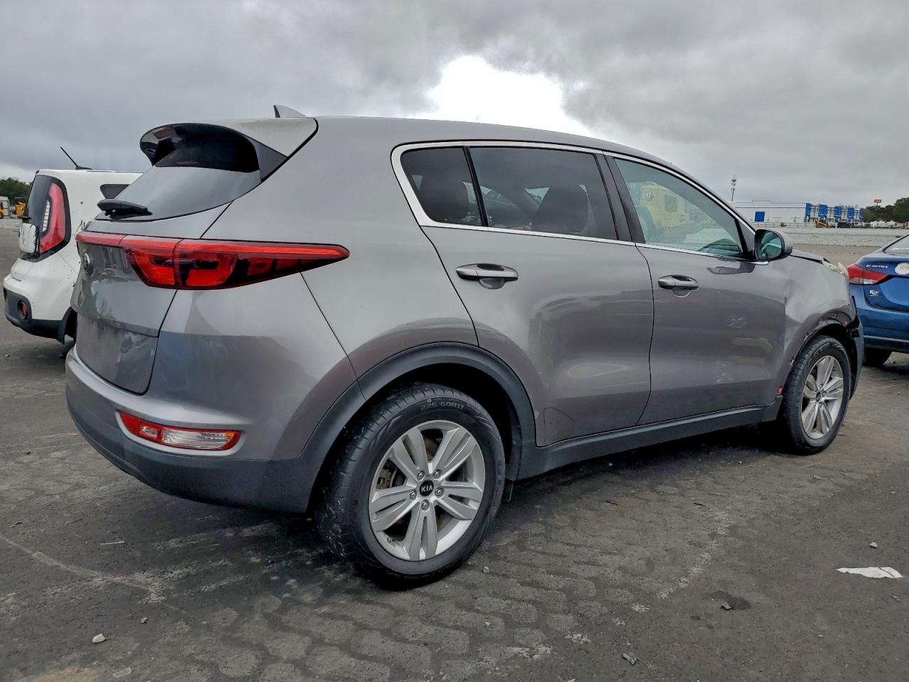 2018 KIA SPORTAGE LX photo 3