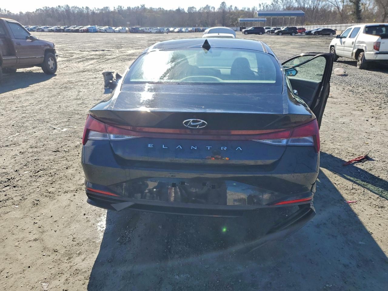 2023 HYUNDAI ELANTRA SEL photo 6