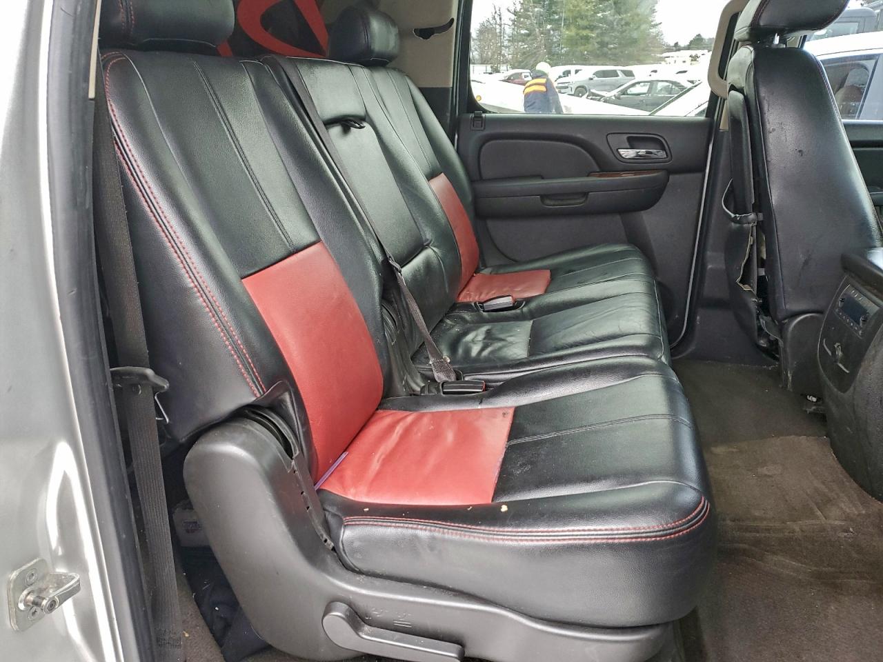 2010 CHEVROLET SUBURBAN K1500 LT photo 11