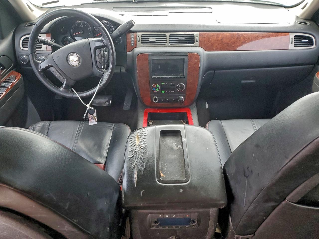 2010 CHEVROLET SUBURBAN K1500 LT photo 8