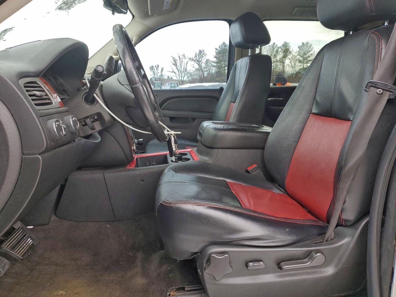 2010 CHEVROLET SUBURBAN K1500 LT photo 7