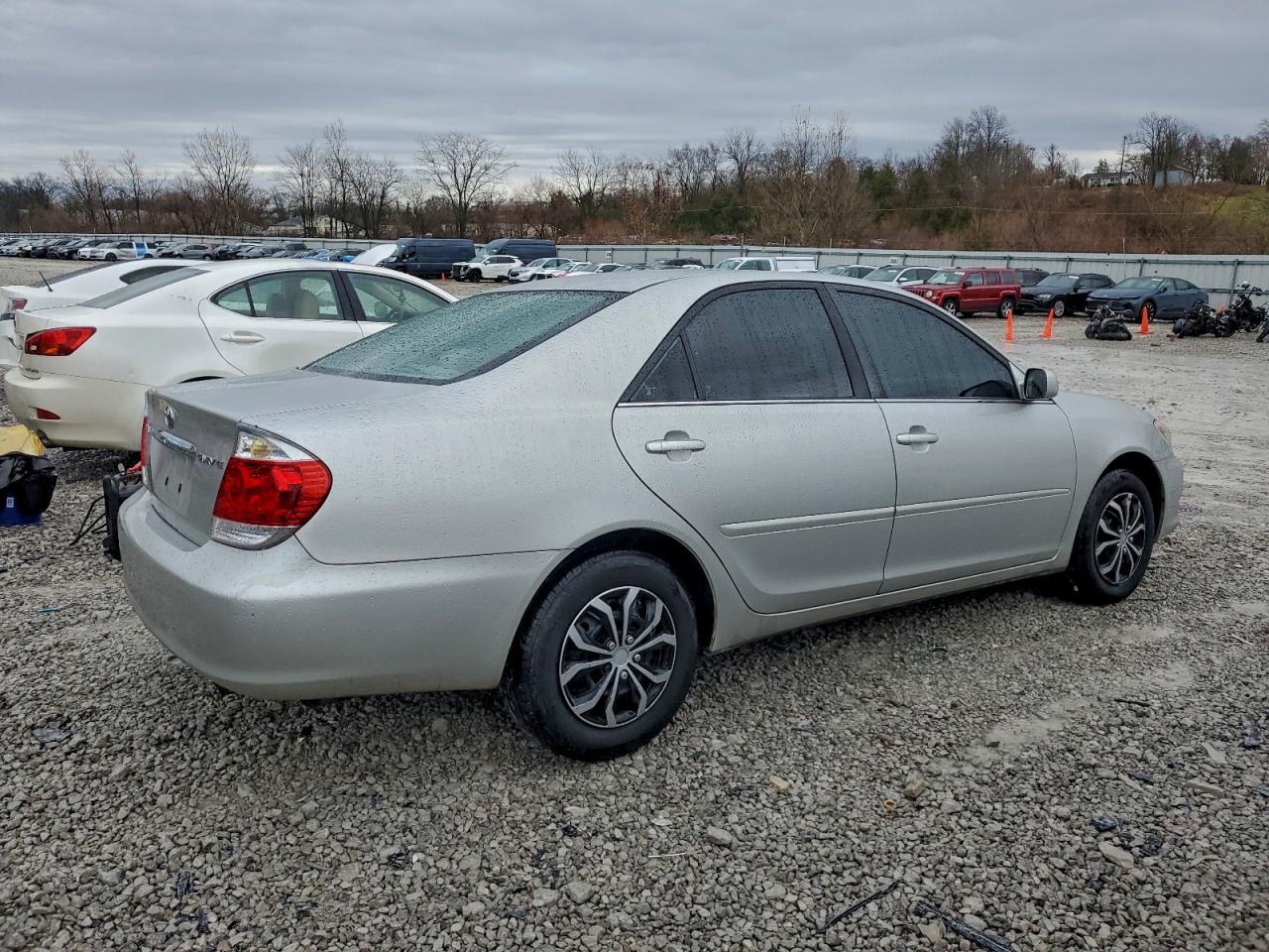 2006 TOYOTA CAMRY LE photo 3