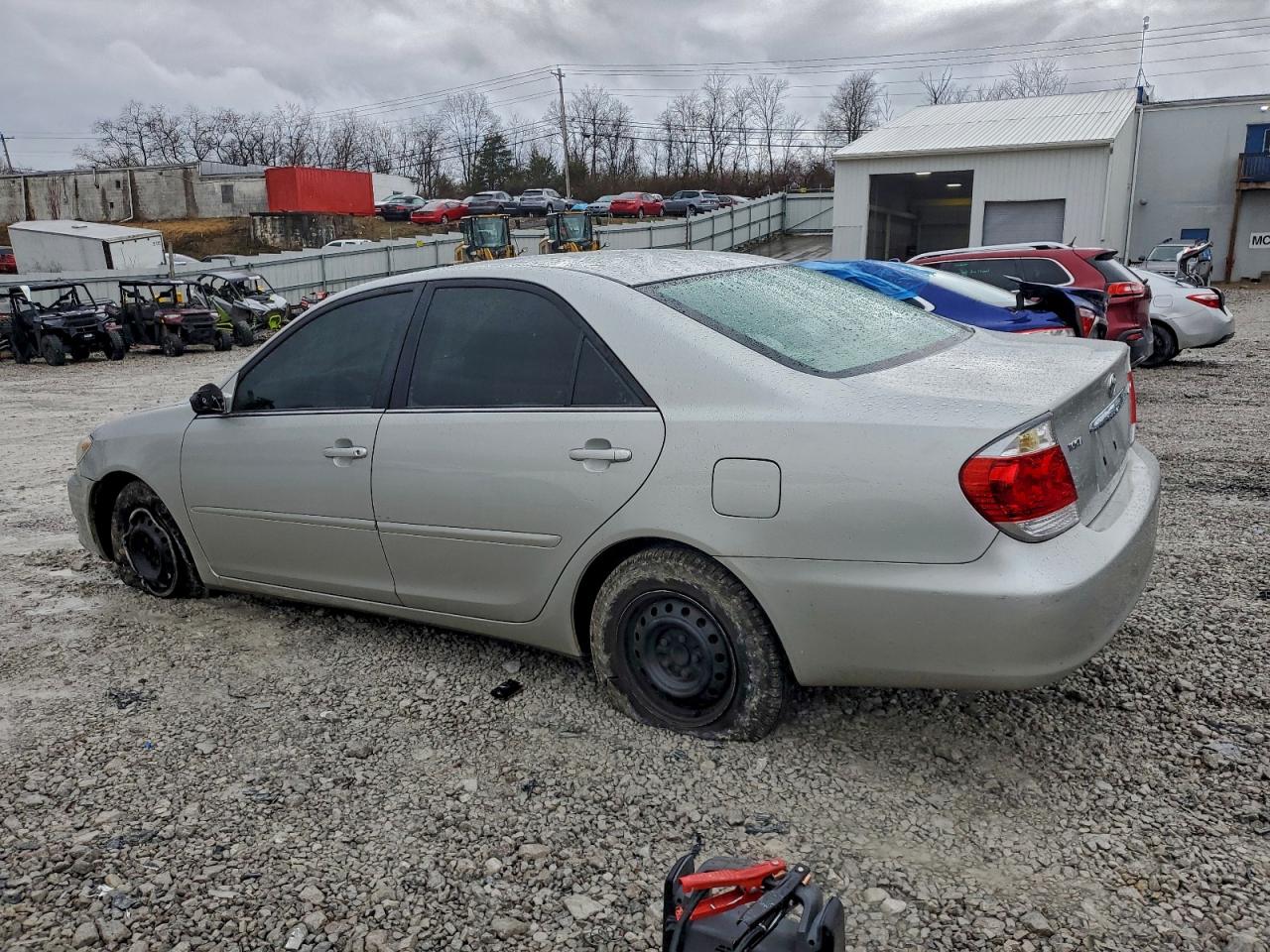 2006 TOYOTA CAMRY LE photo 2