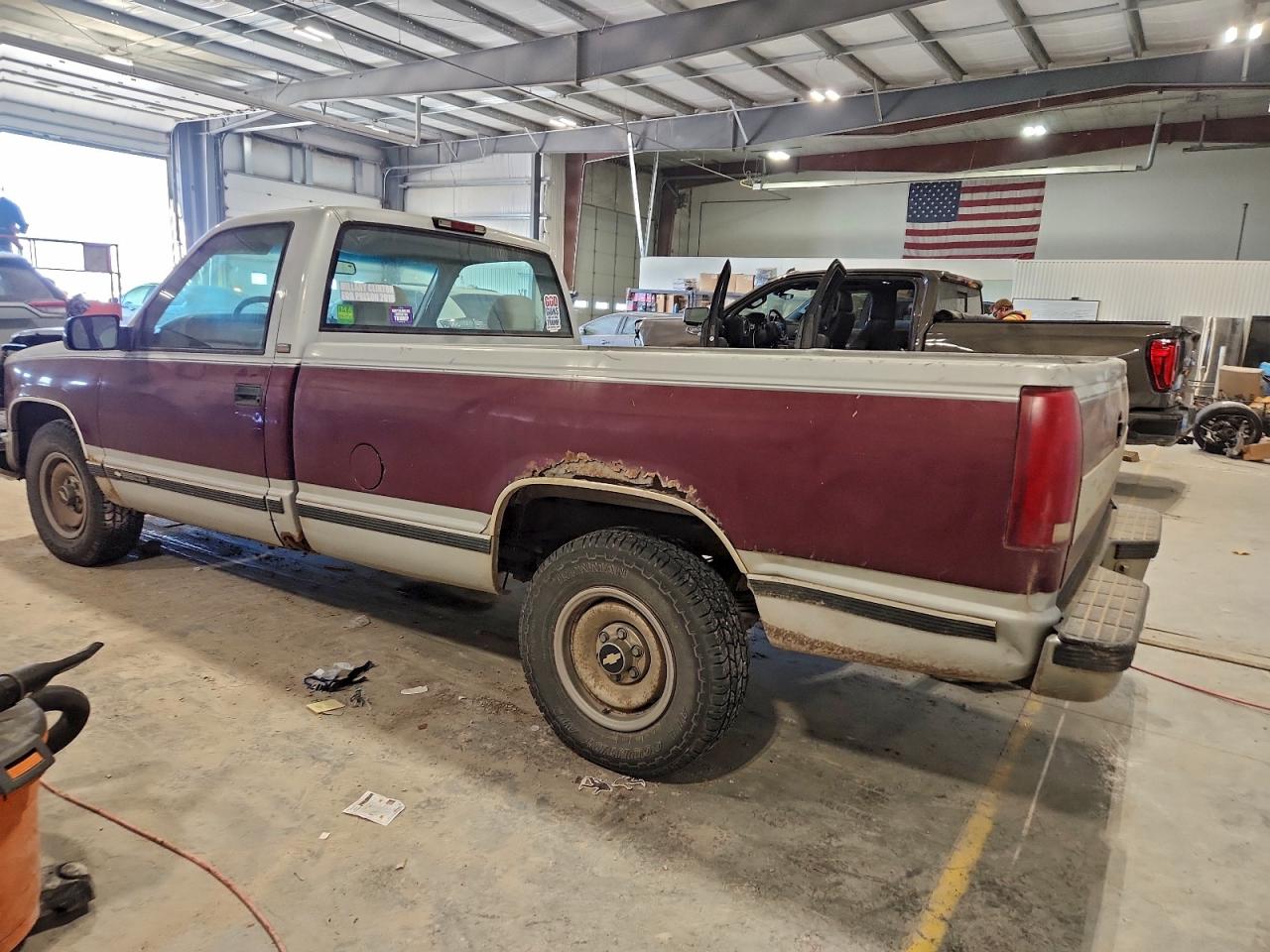 1996 CHEVROLET GMT-400 C2500 photo 2