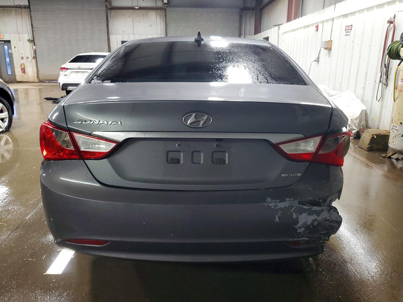 2011 HYUNDAI SONATA SE photo 6