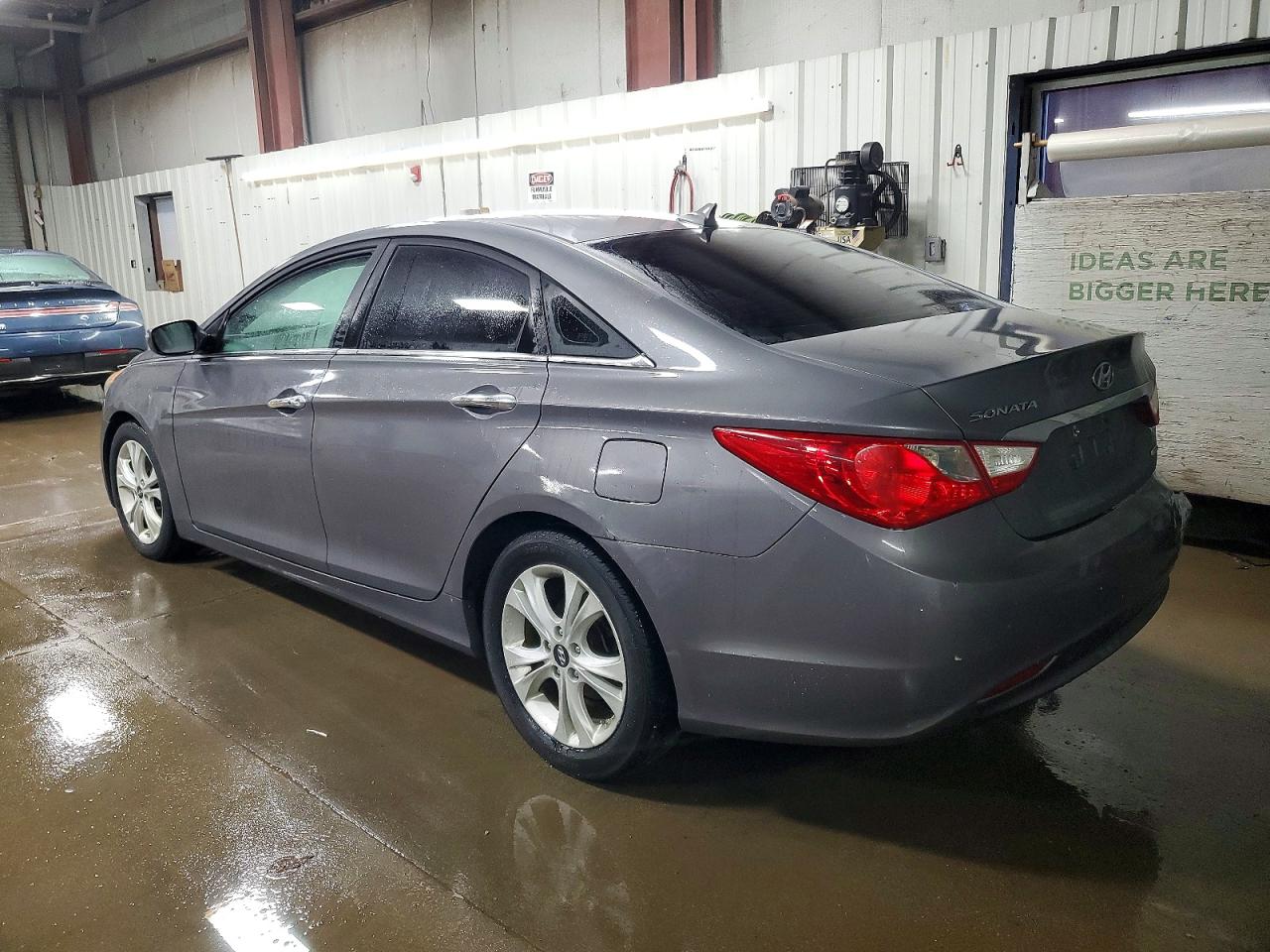 2011 HYUNDAI SONATA SE photo 2