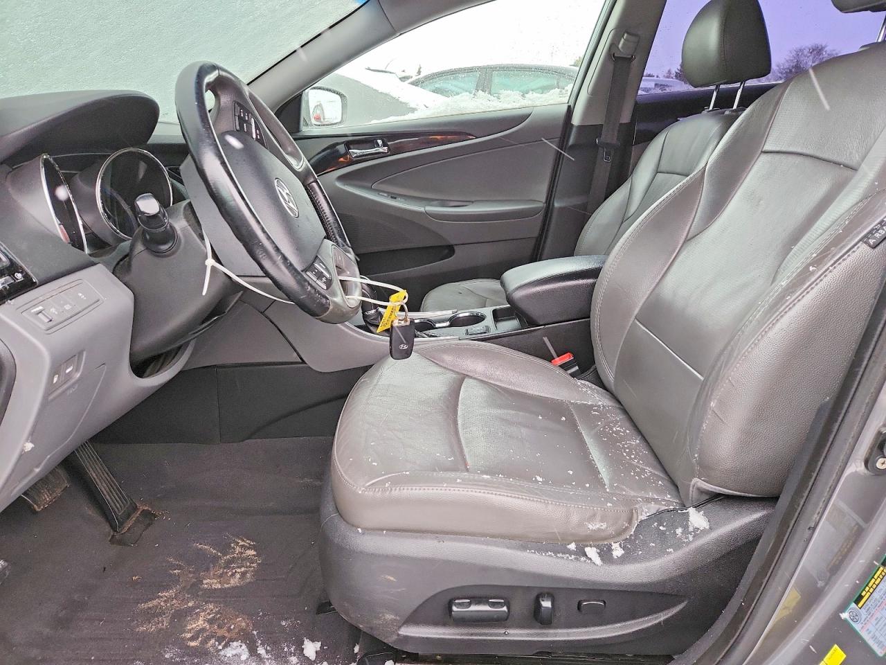 2011 HYUNDAI SONATA SE photo 7