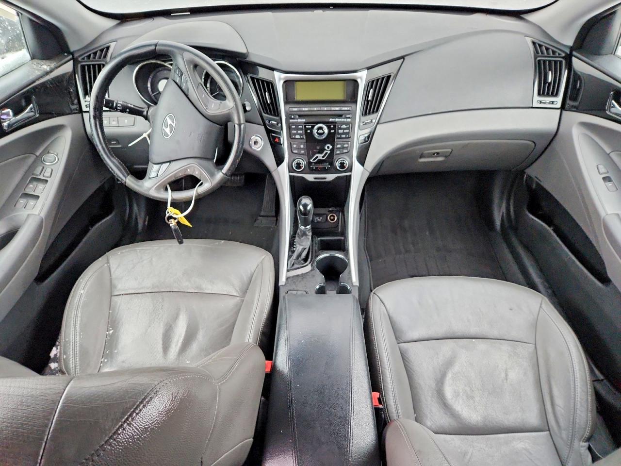 2011 HYUNDAI SONATA SE photo 8