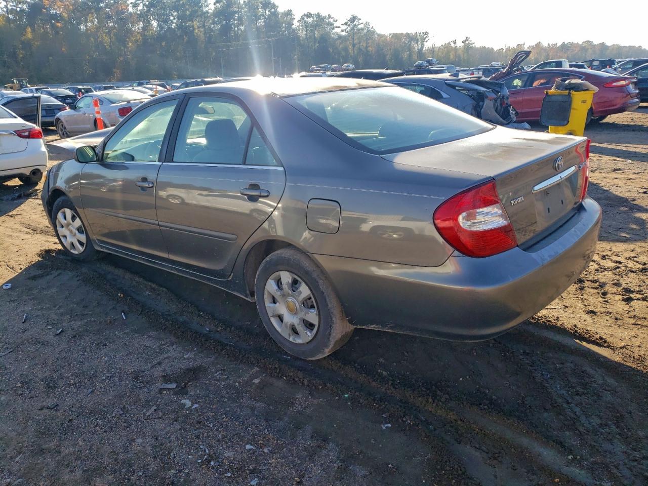 2004 TOYOTA CAMRY LE photo 2