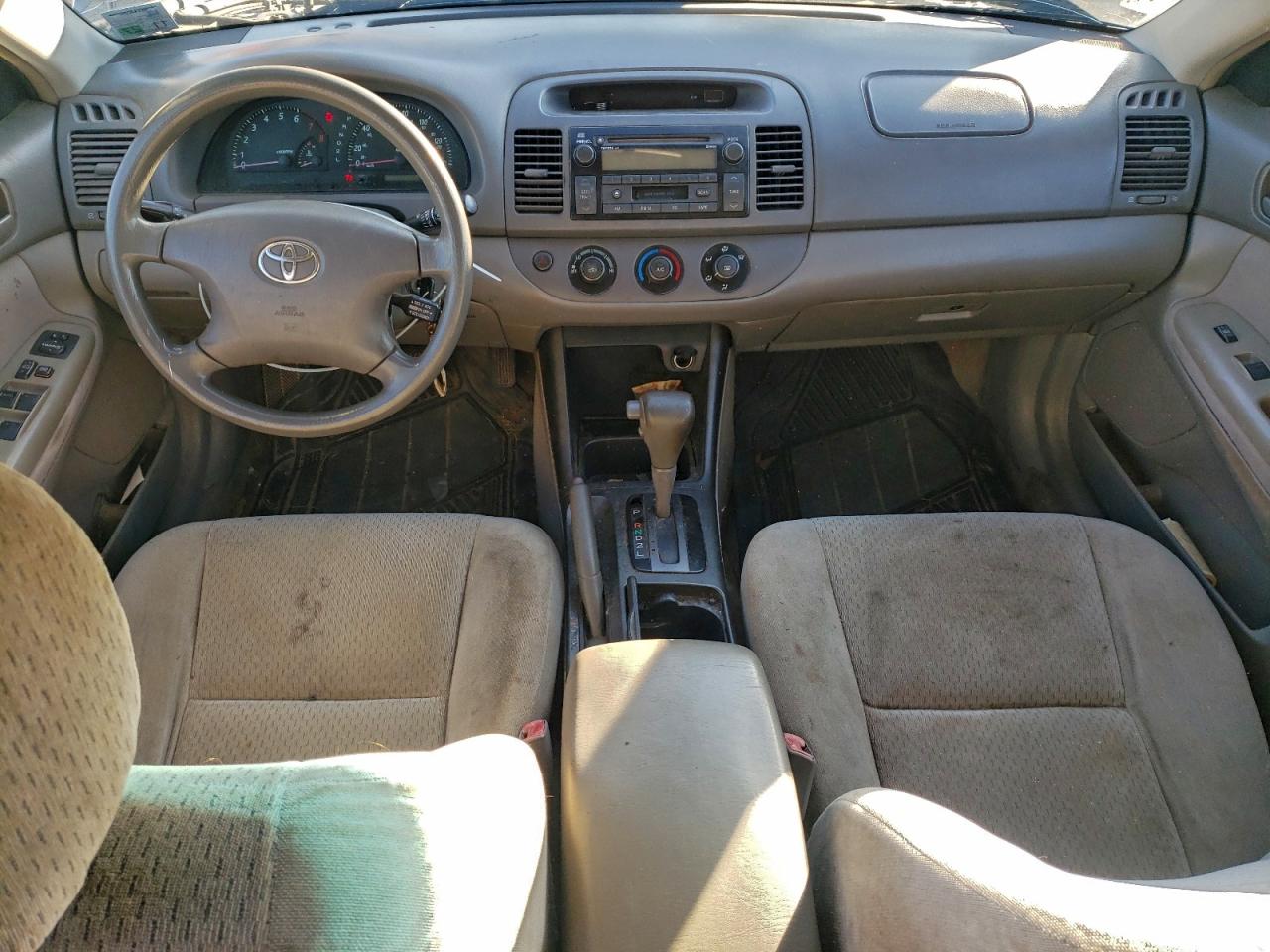 2004 TOYOTA CAMRY LE photo 8