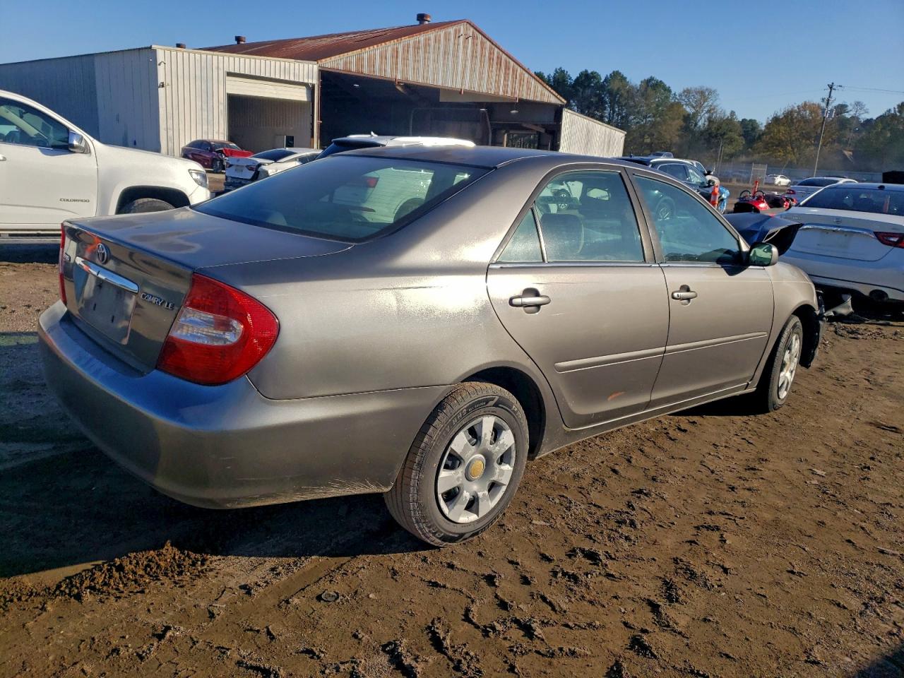 2004 TOYOTA CAMRY LE photo 3