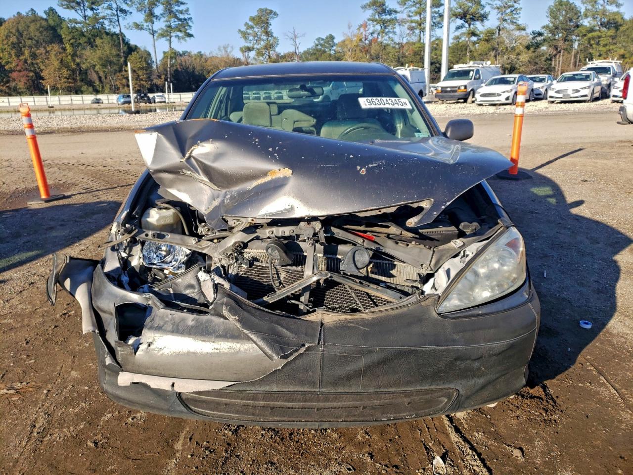 2004 TOYOTA CAMRY LE photo 5