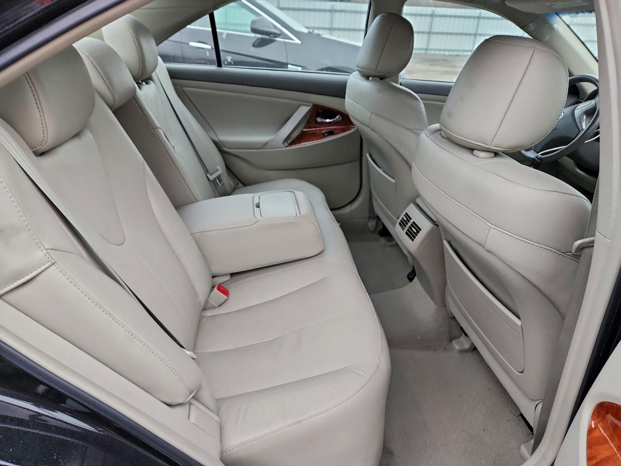 2011 TOYOTA CAMRY SE photo 10