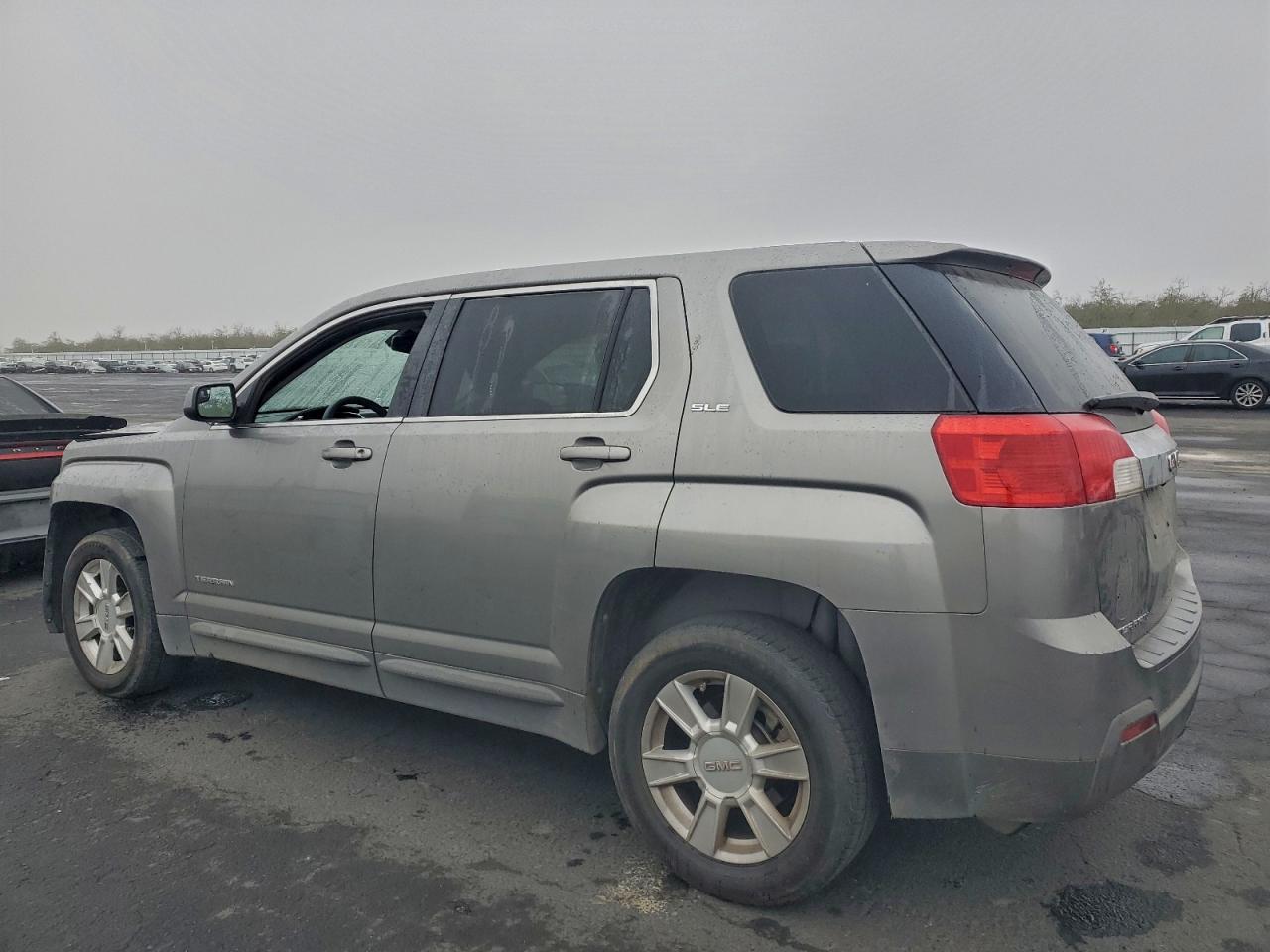 2012 GMC TERRAIN SLE photo 2