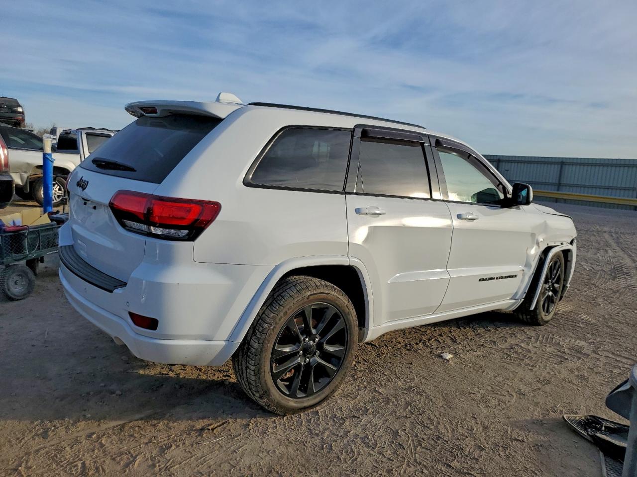 2019 JEEP GRAND CHEROKEE LAREDO photo 3