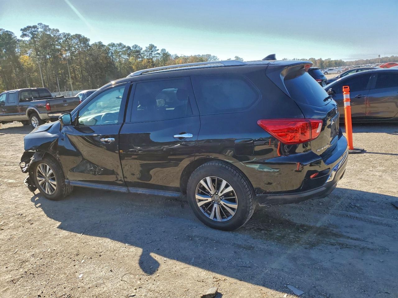 2020 NISSAN PATHFINDER SV photo 3