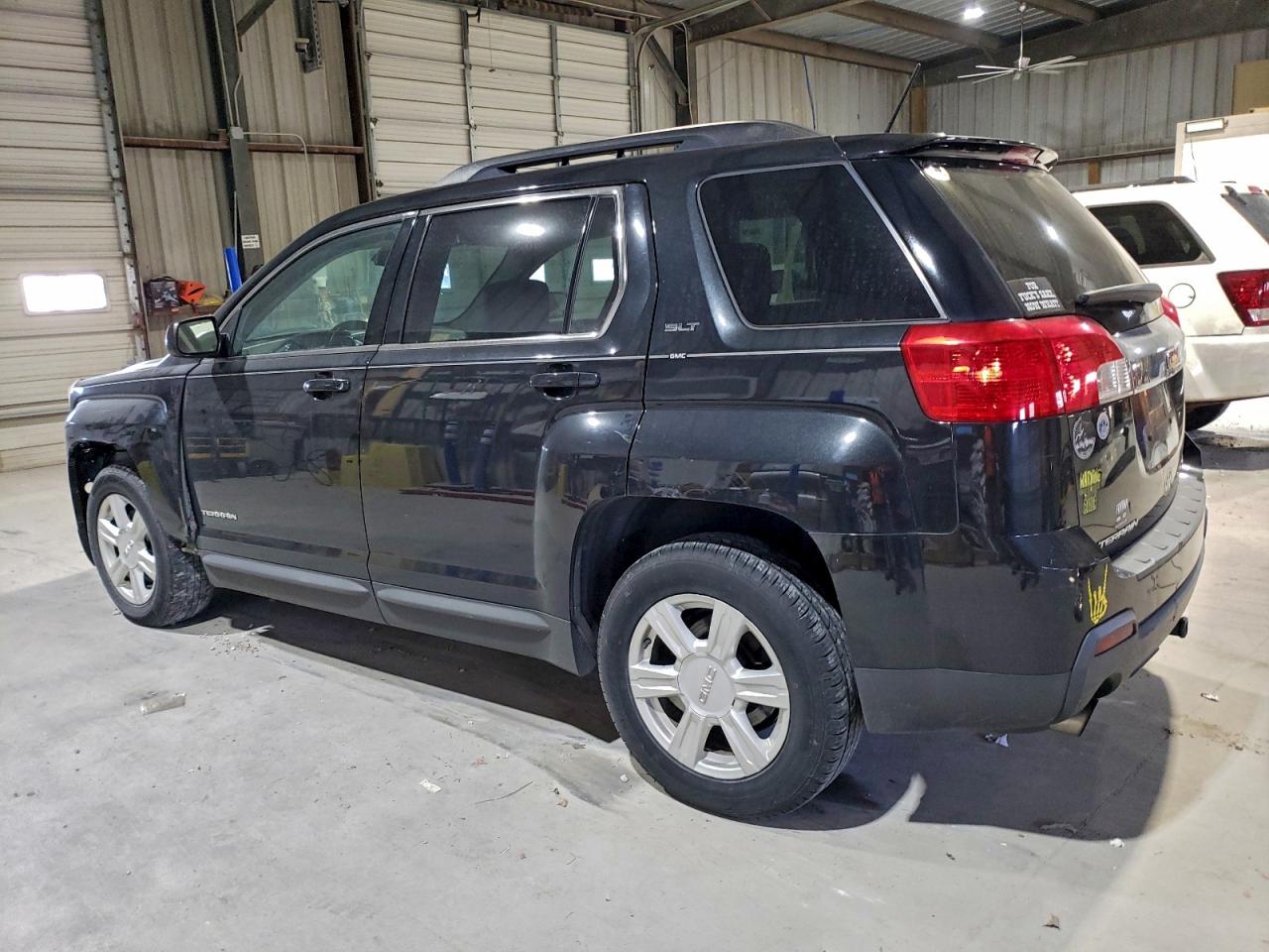 2015 GMC TERRAIN SLT photo 2
