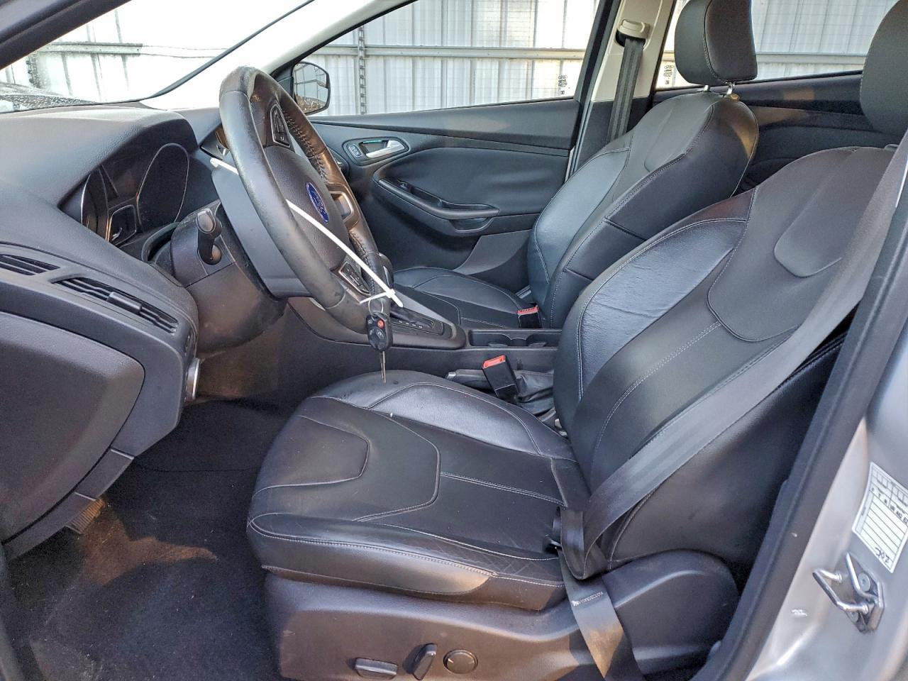 2015 FORD FOCUS SE photo 7