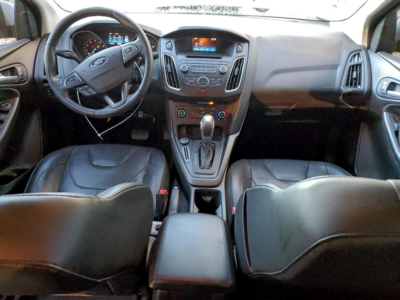 2015 FORD FOCUS SE photo 8