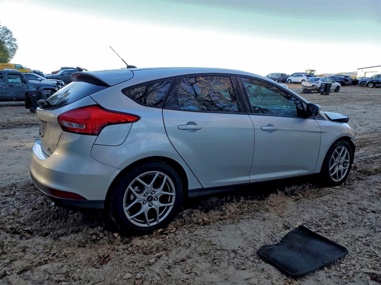 2015 FORD FOCUS SE photo 3
