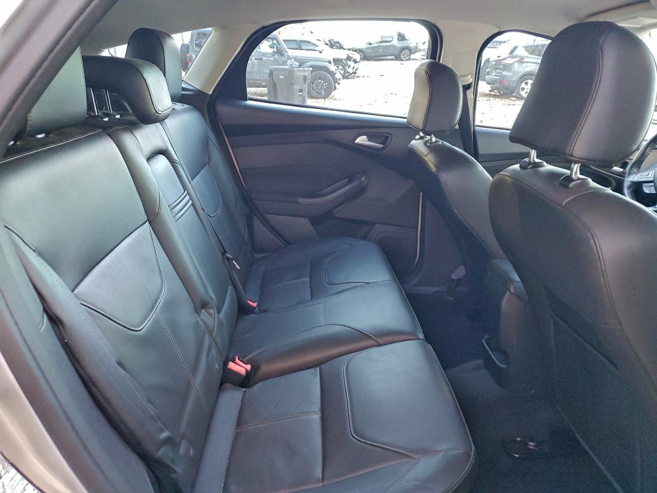 2015 FORD FOCUS SE photo 10