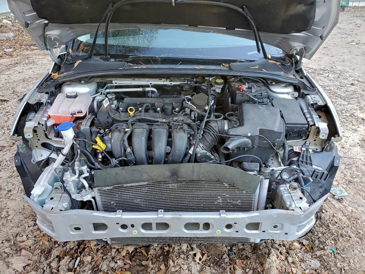 2015 FORD FOCUS SE photo 11