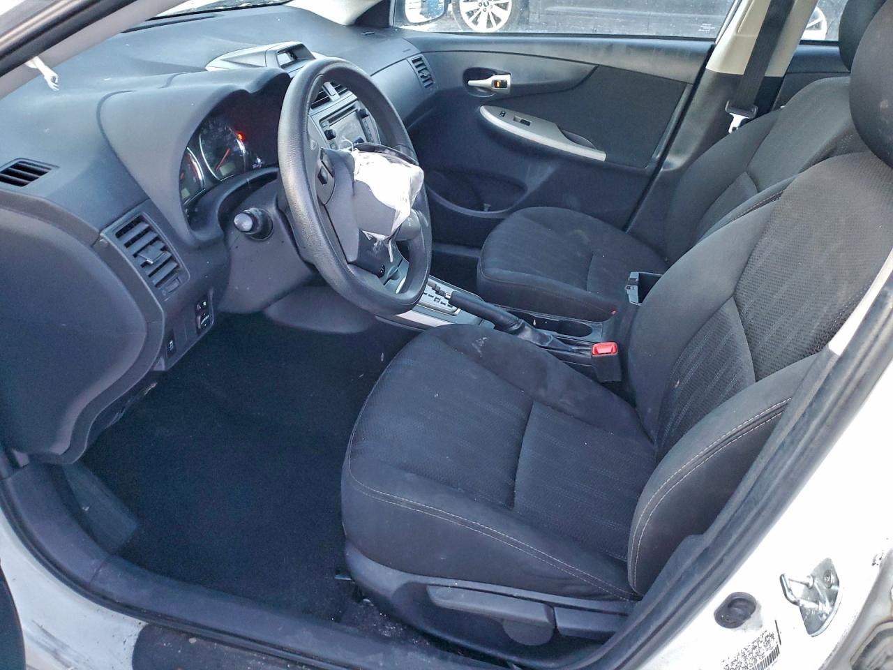 2013 TOYOTA COROLLA photo 7