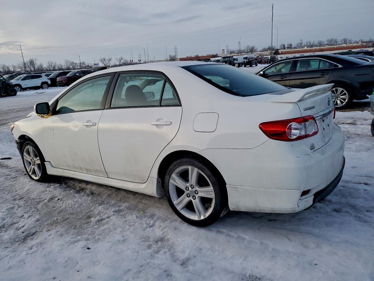 2013 TOYOTA COROLLA photo 2