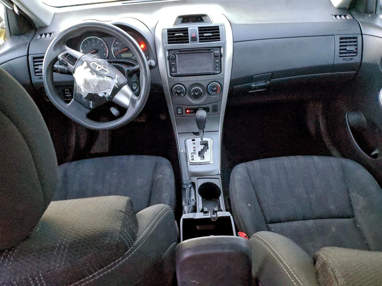 2013 TOYOTA COROLLA photo 8