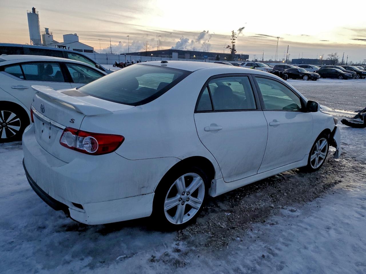 2013 TOYOTA COROLLA photo 3