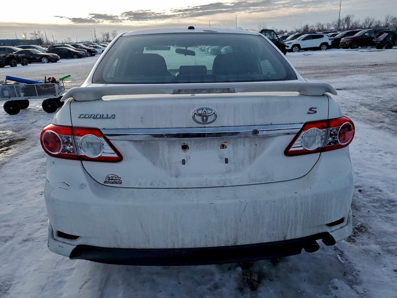 2013 TOYOTA COROLLA photo 6