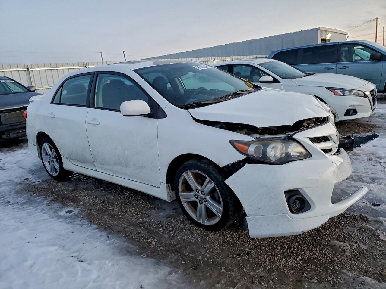 2013 TOYOTA COROLLA photo 4