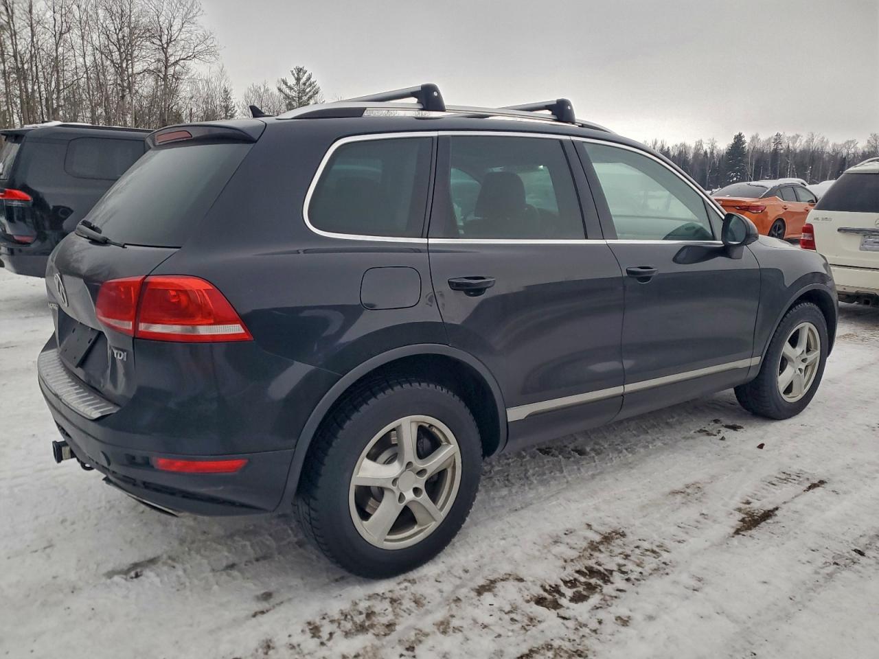 2014 VOLKSWAGEN TOUAREG TDI photo 3