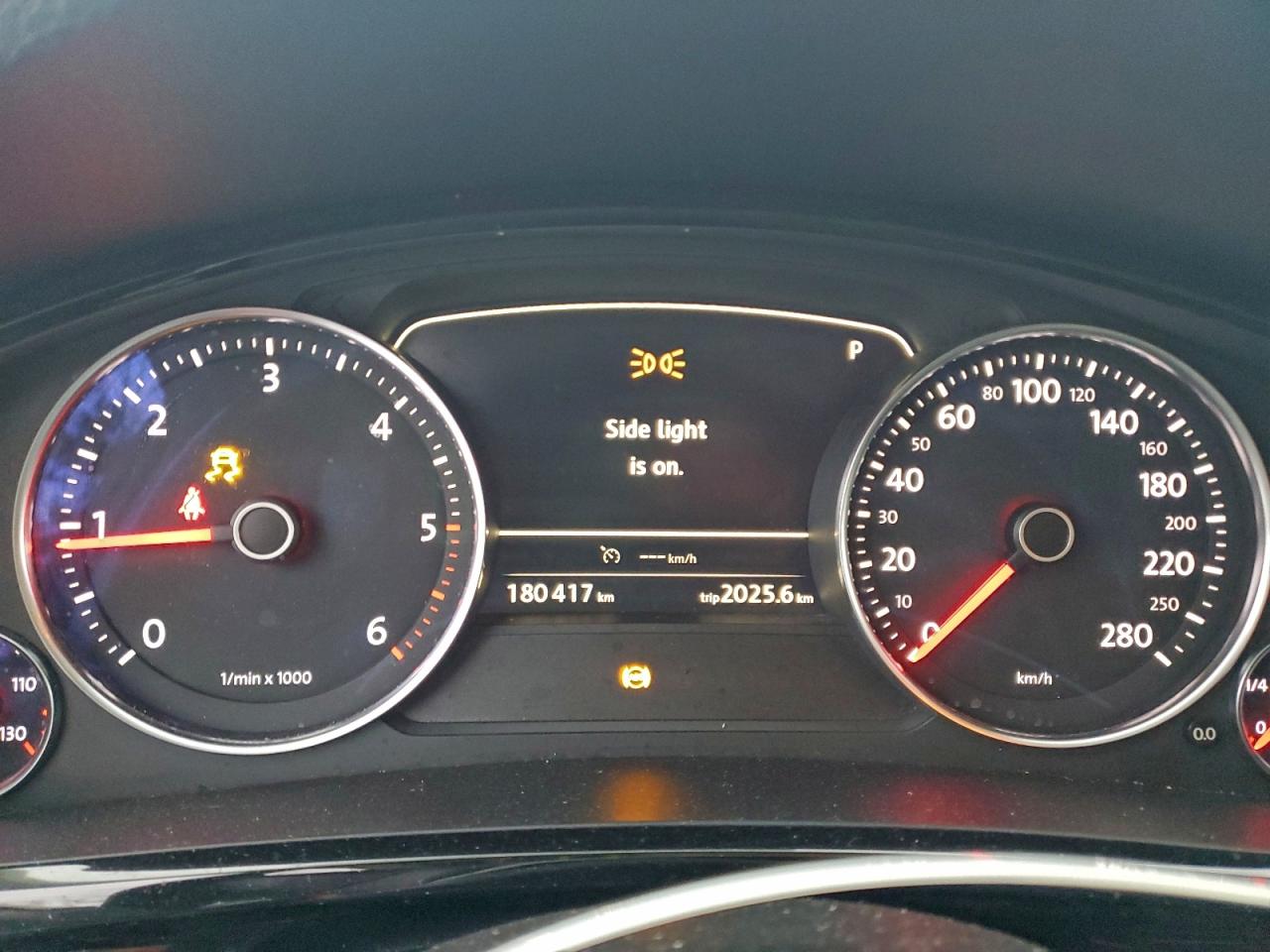2014 VOLKSWAGEN TOUAREG TDI photo 9