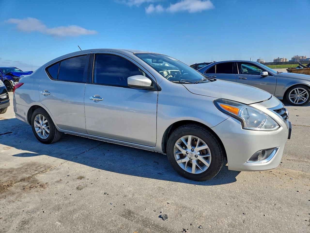 2018 NISSAN VERSA S photo 4