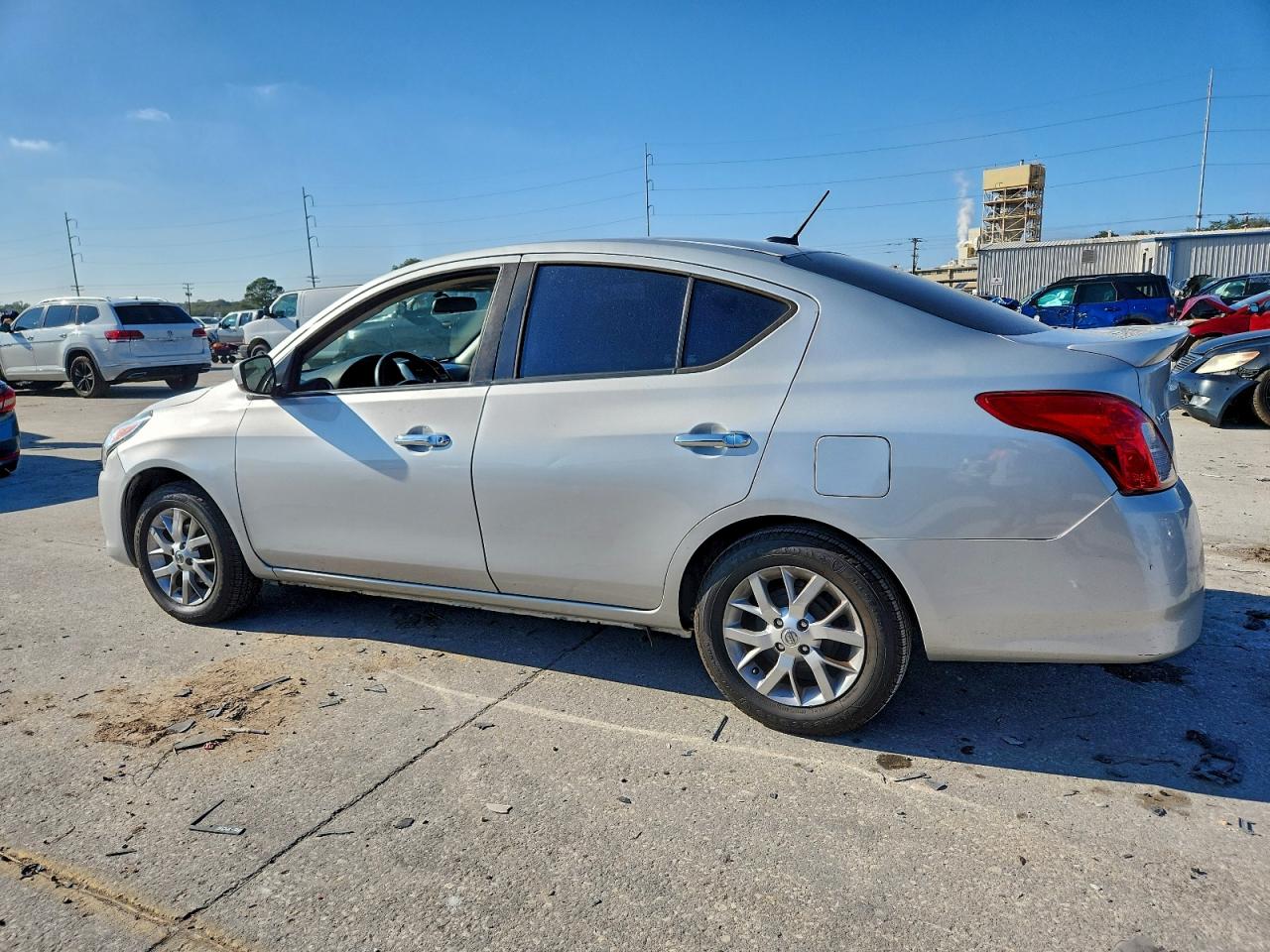 2018 NISSAN VERSA S photo 2