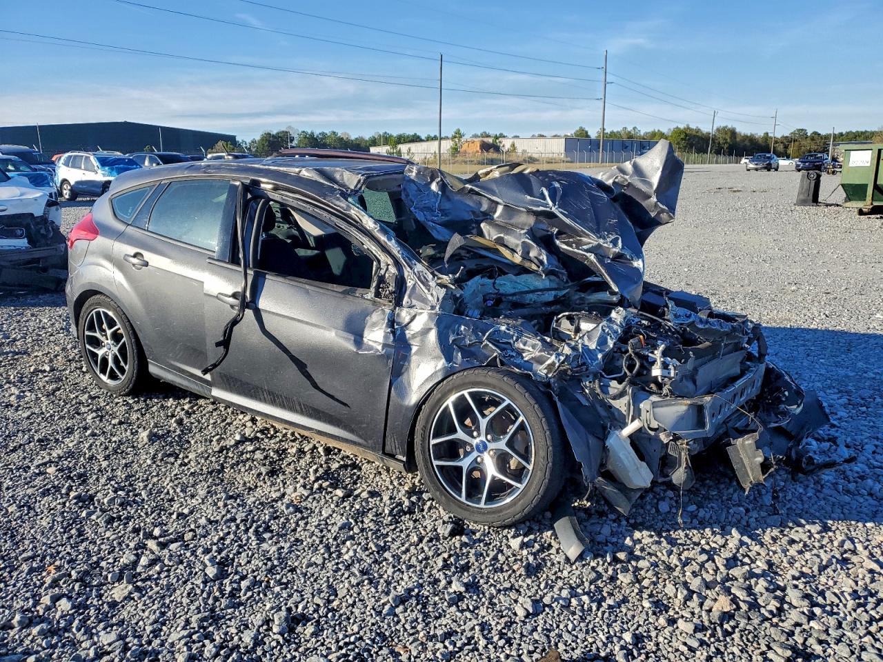 2017 FORD FOCUS SEL photo 4