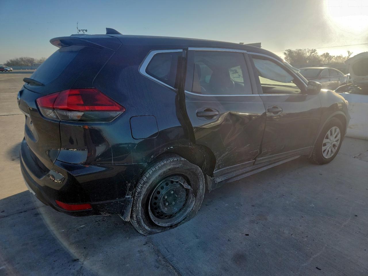 2018 NISSAN ROGUE S photo 3