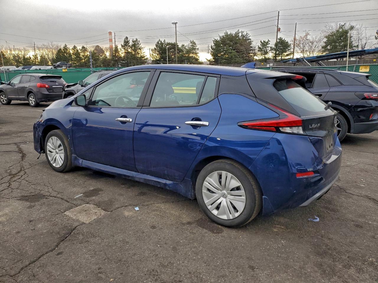 2025 NISSAN LEAF S photo 2