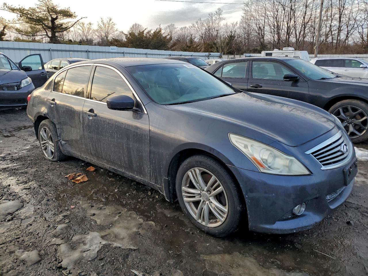 2010 INFINITI G37 photo 4