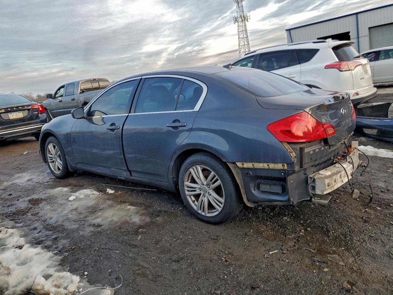 2010 INFINITI G37 photo 2