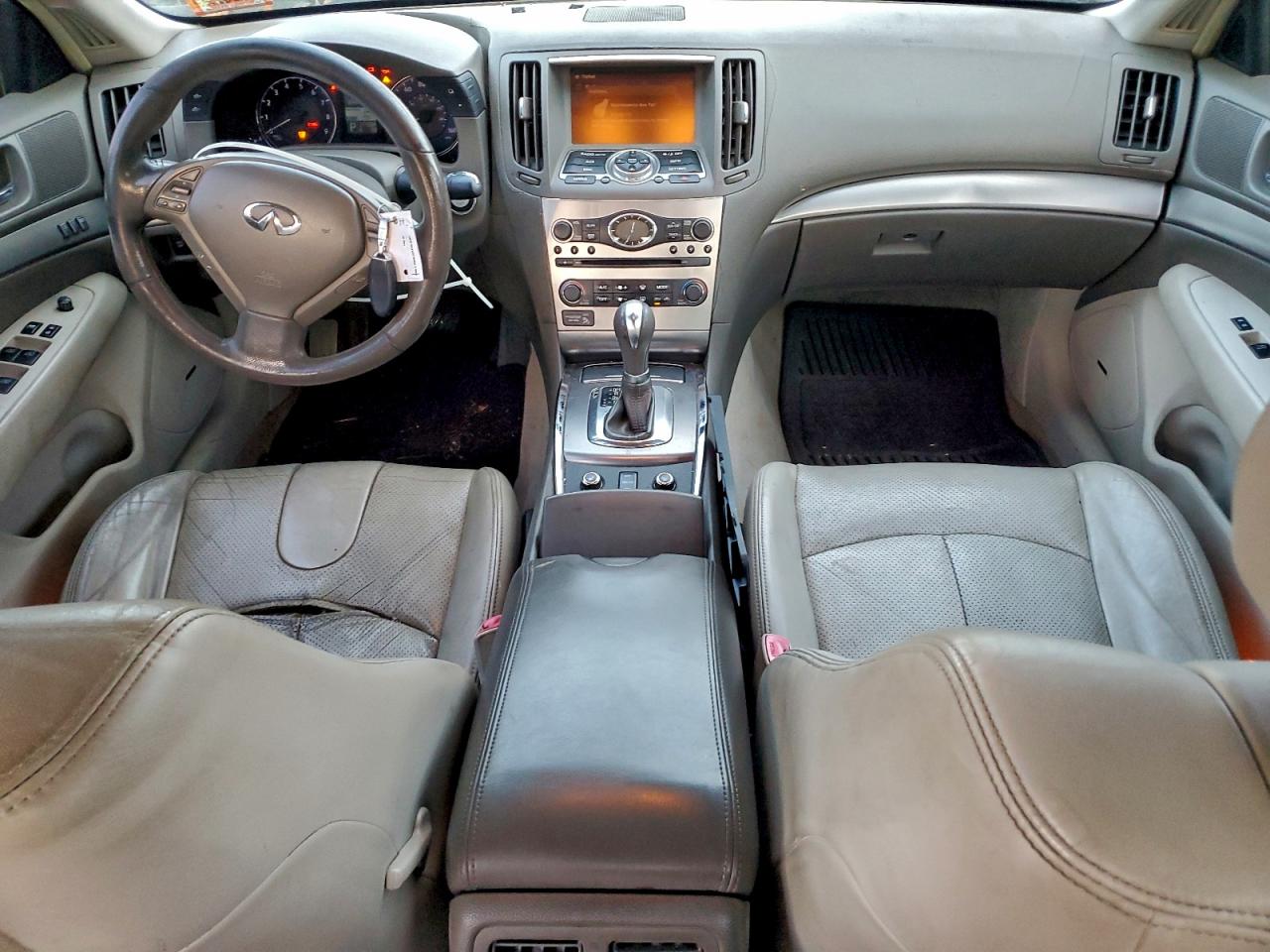 2010 INFINITI G37 photo 8