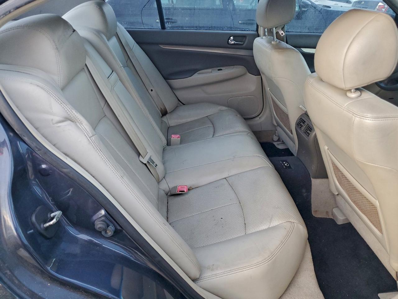 2010 INFINITI G37 photo 10