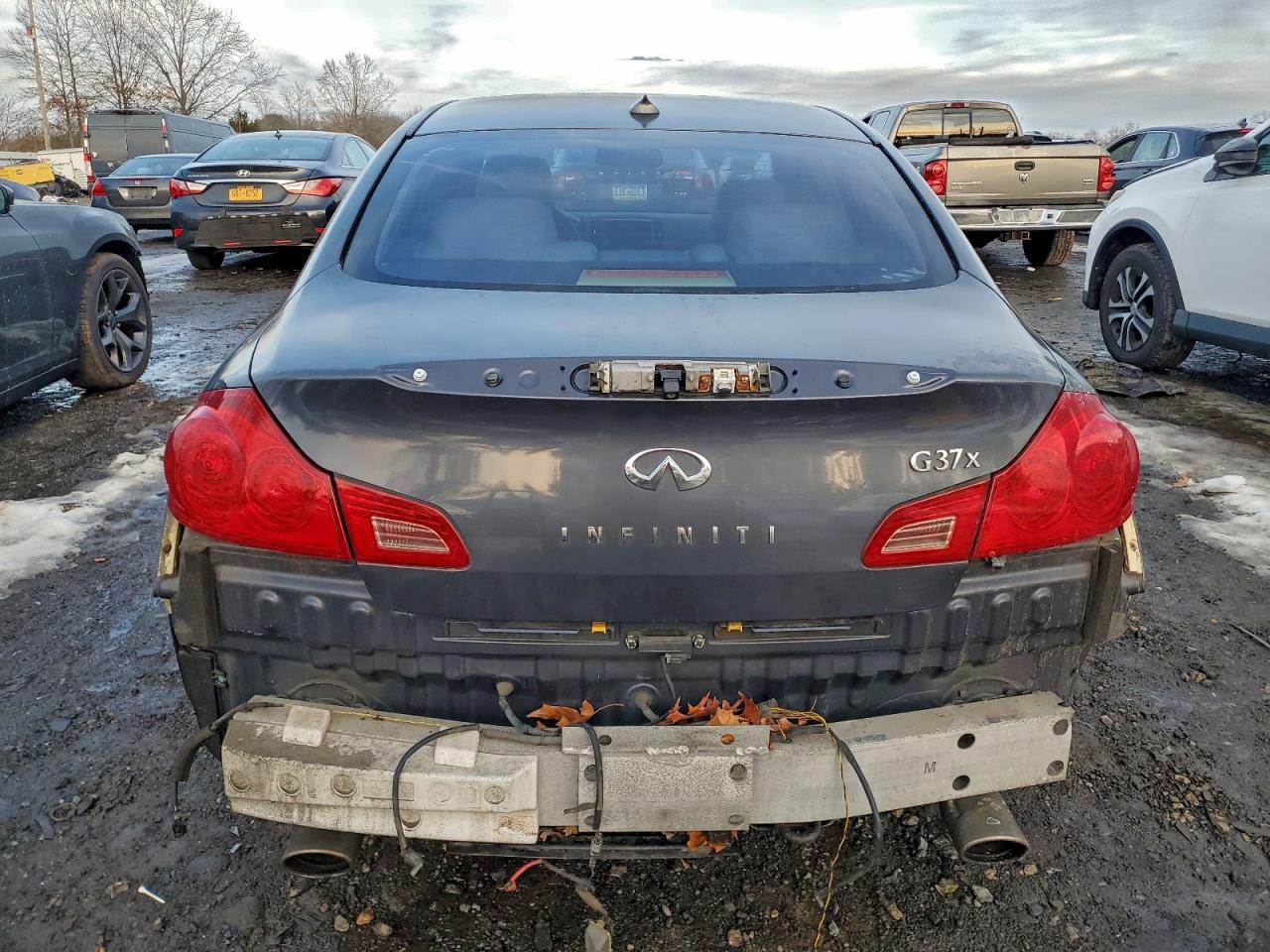 2010 INFINITI G37 photo 6