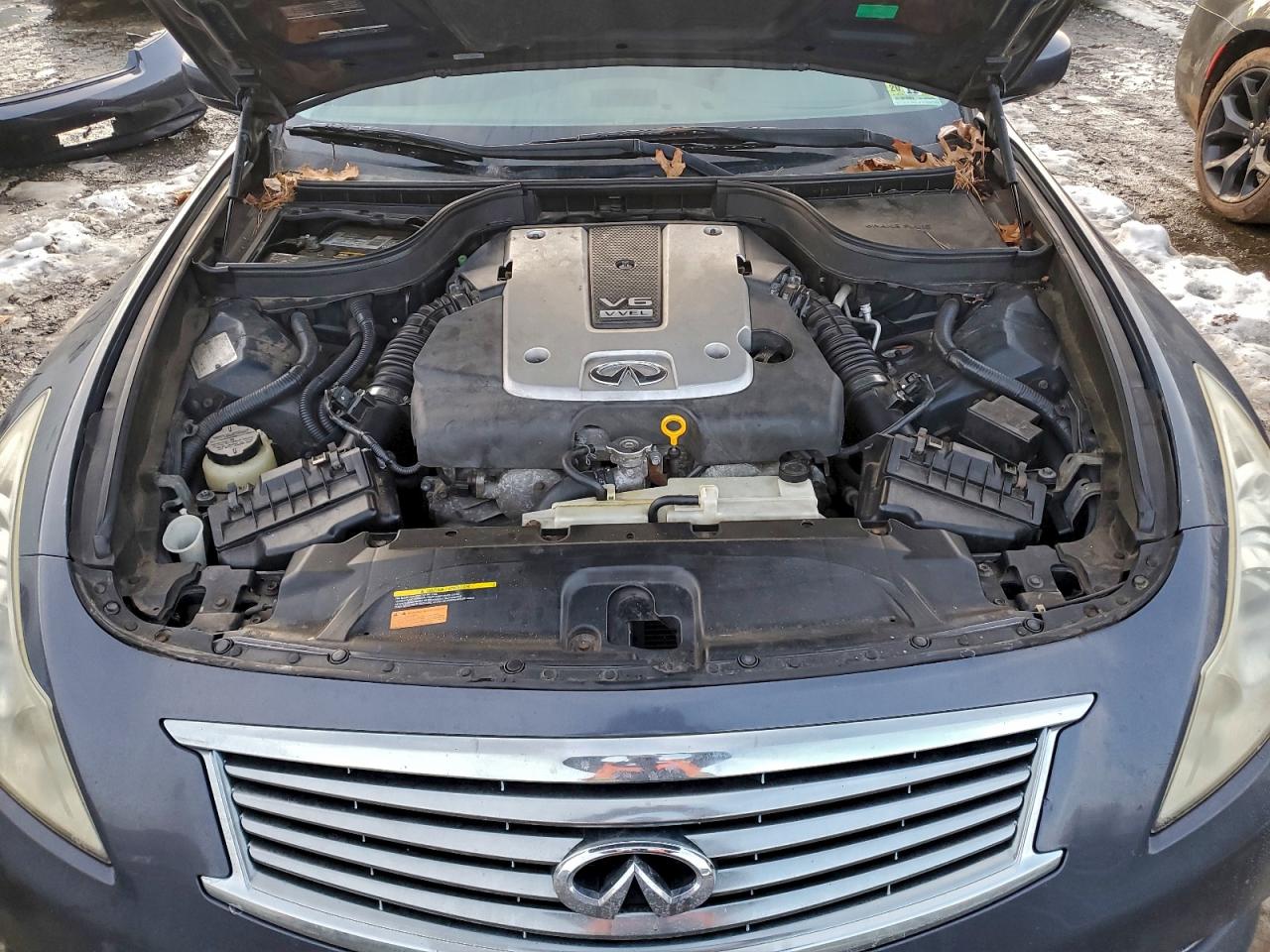 2010 INFINITI G37 photo 11