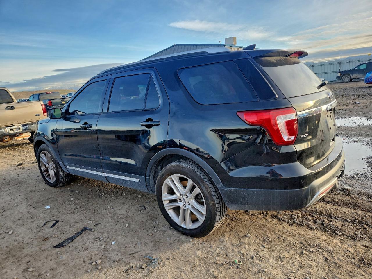 2016 FORD EXPLORER XLT photo 2