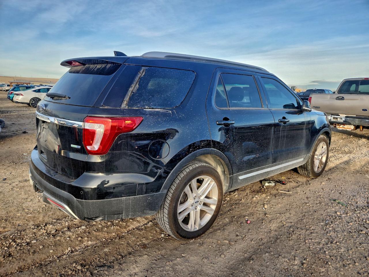 2016 FORD EXPLORER XLT photo 3