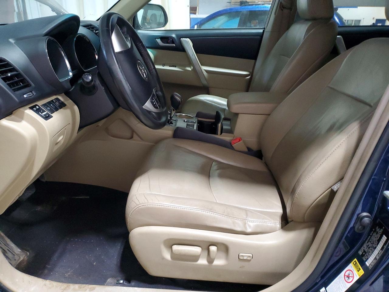 2012 TOYOTA HIGHLANDER BASE photo 7